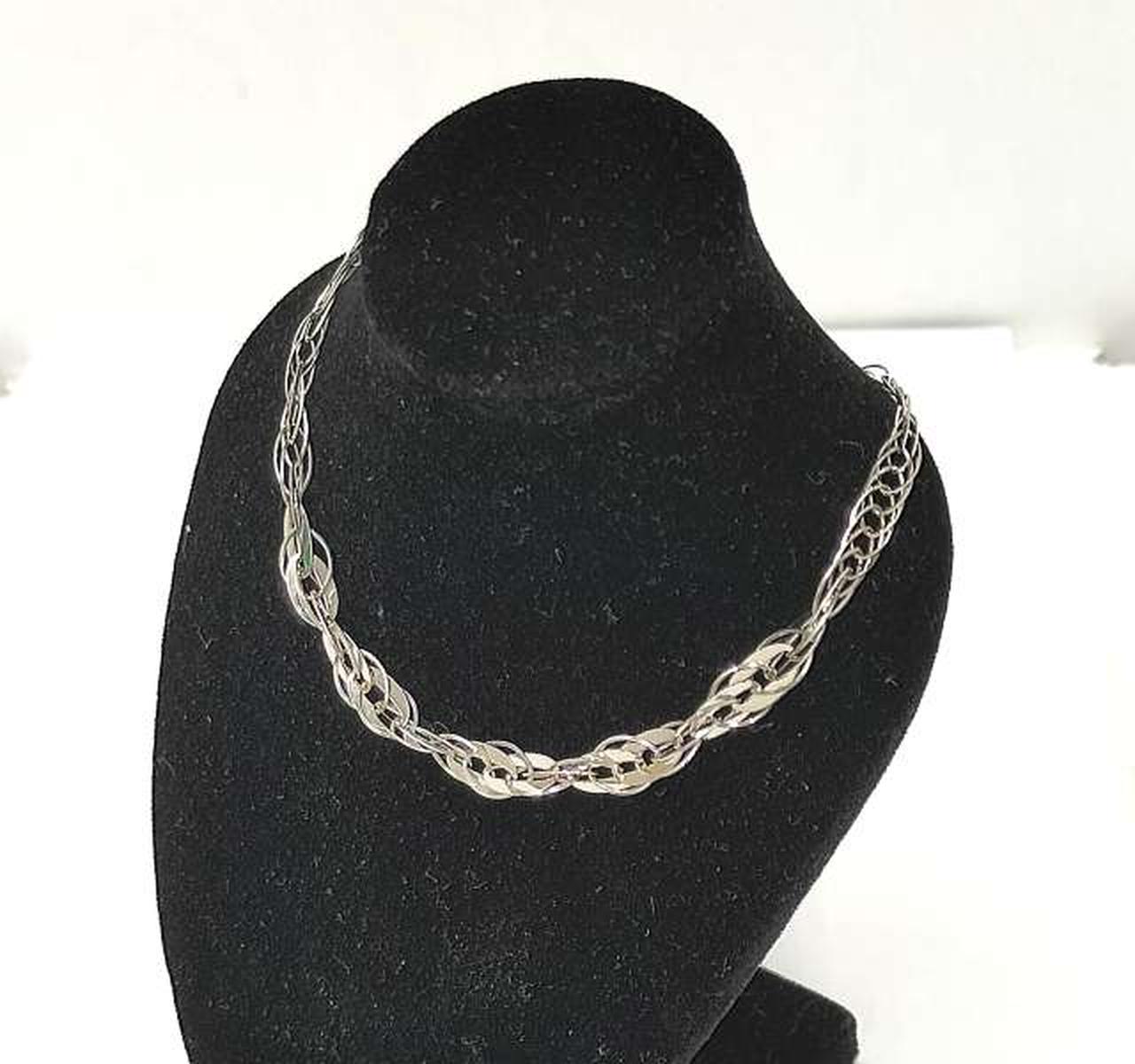 ※スタンドは付属しません