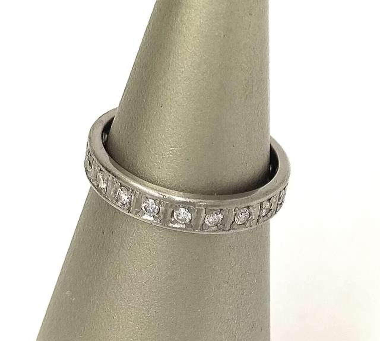 ※スタンドは付属しません