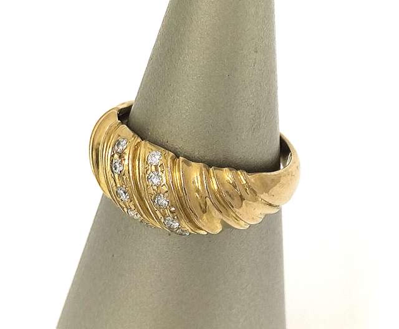 ※スタンドは付属しません