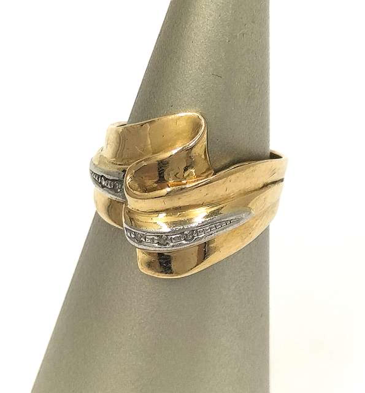 ※スタンドは付属しません