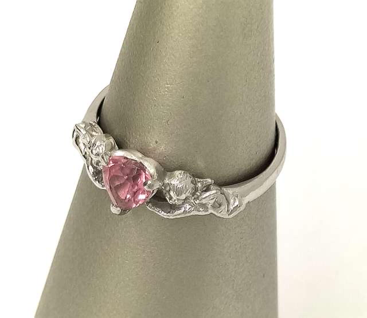 ※スタンドは付属しません