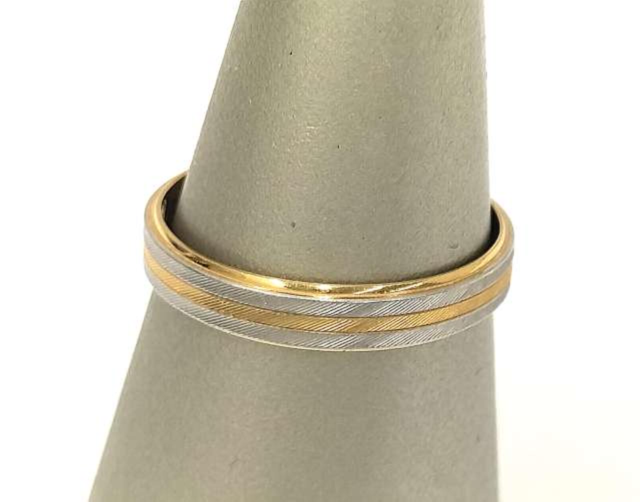 ※スタンドは付属しません