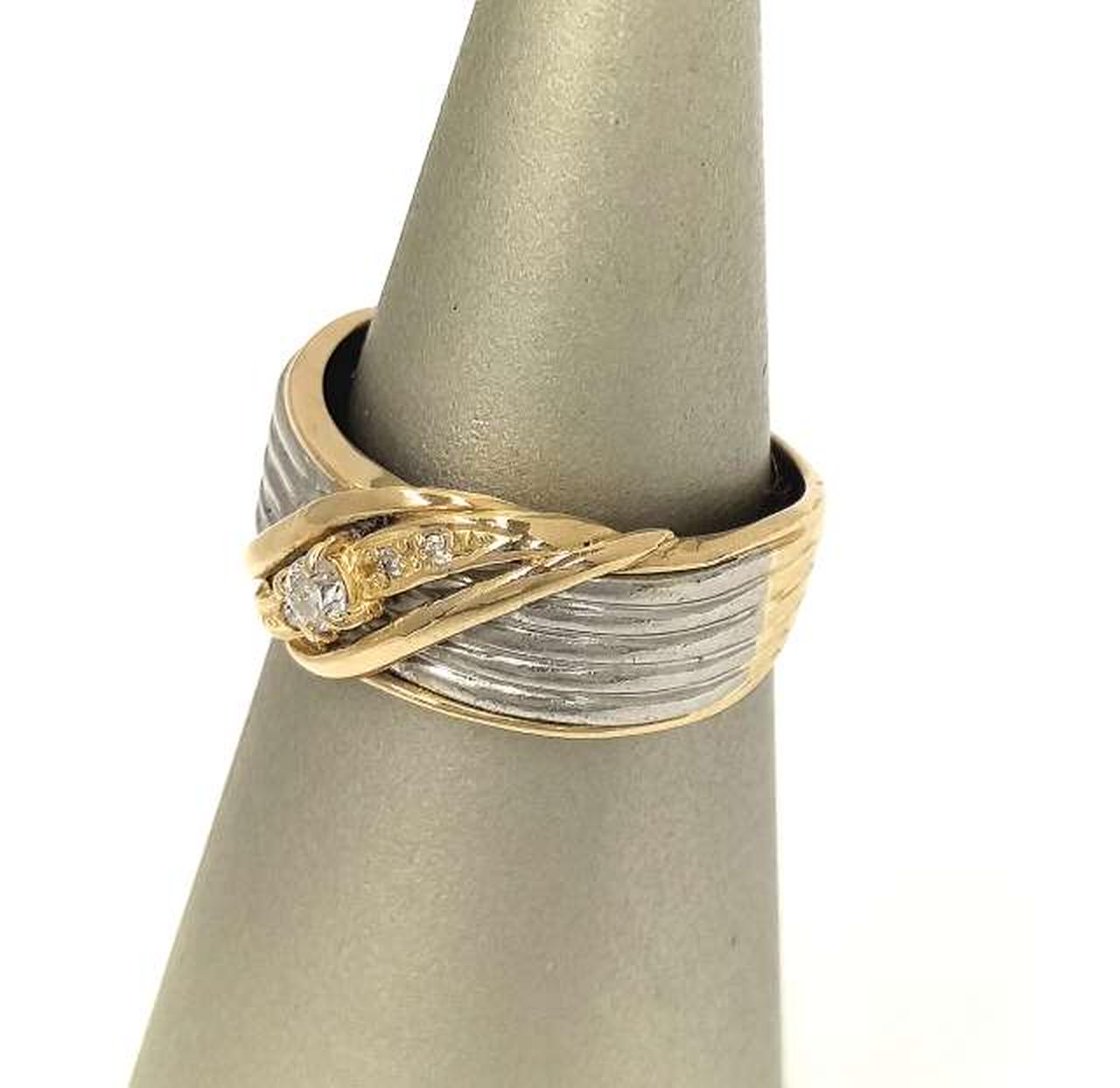 ※スタンドは付属しません