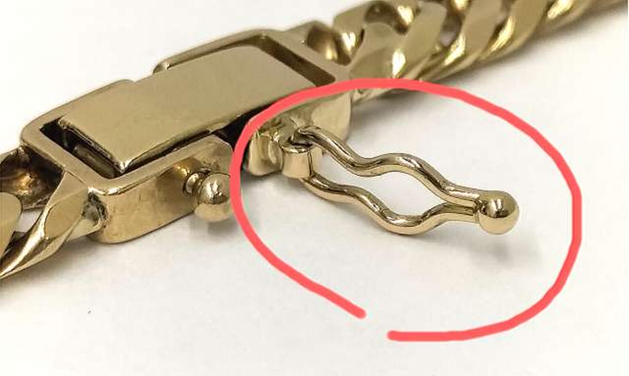 側面留め具が緩く、留まりません