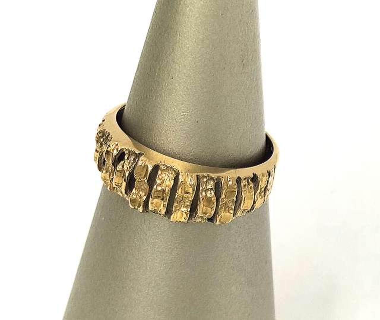 ※スタンドは付属しません