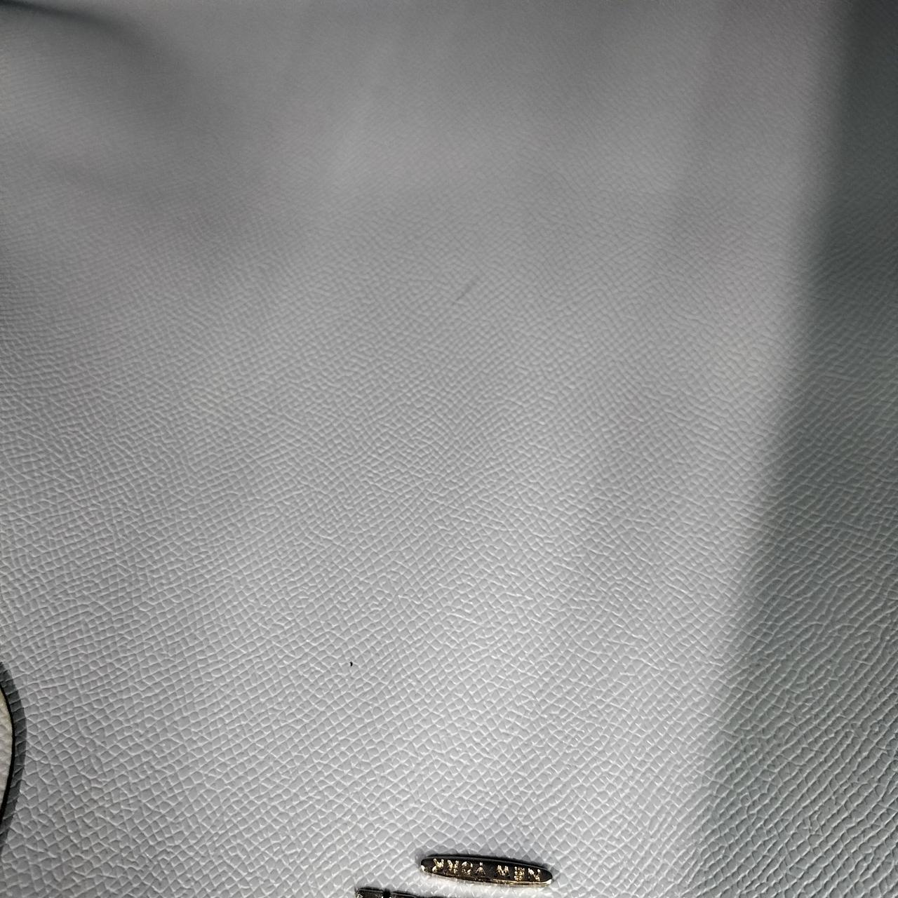 細かい汚れ有ります。