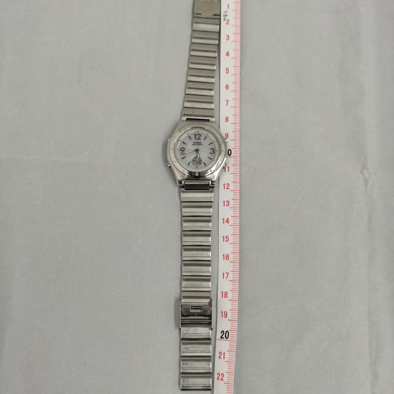 スライド式でベルトの留め位置を調節可