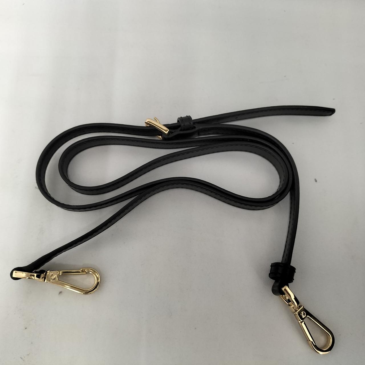 ショルダーベルトの色はブラックです