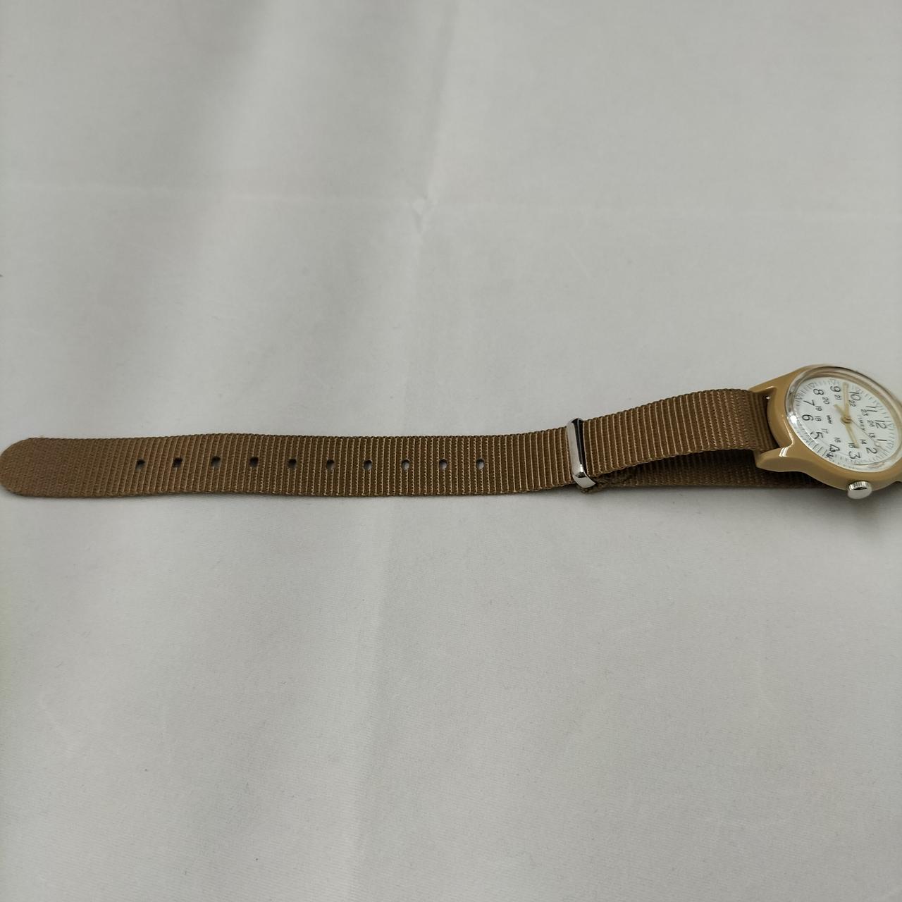 ベルト穴が10個あります