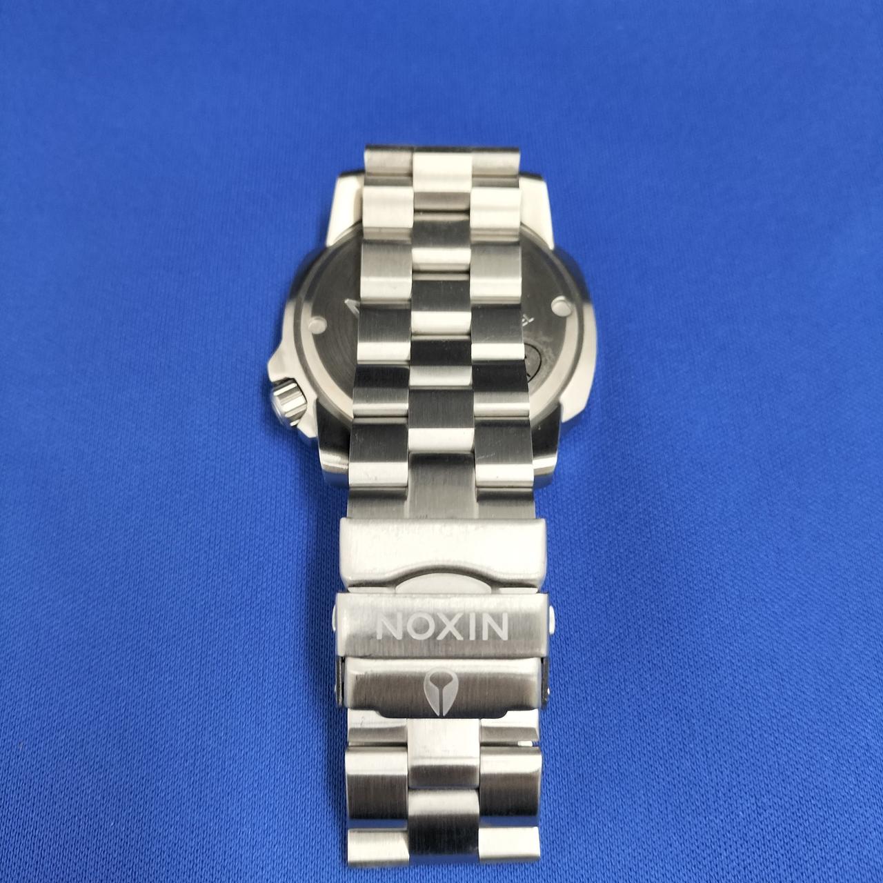 ベルトに細かいキズあります