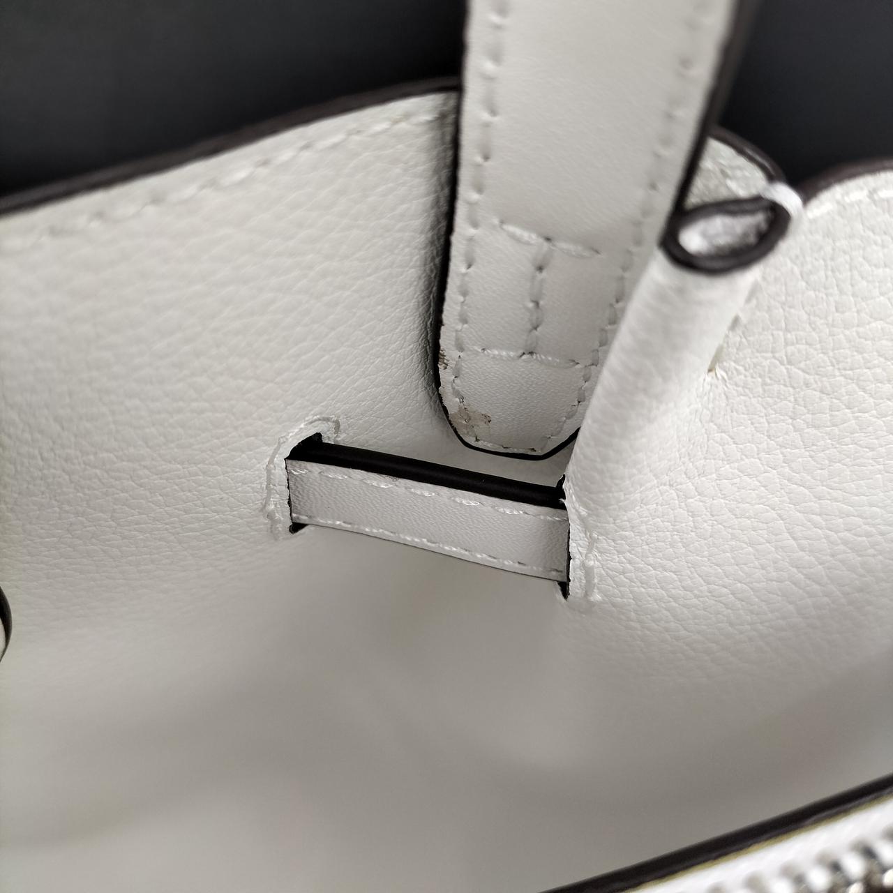 マグネット隣の持ち手内側の汚れ有ります