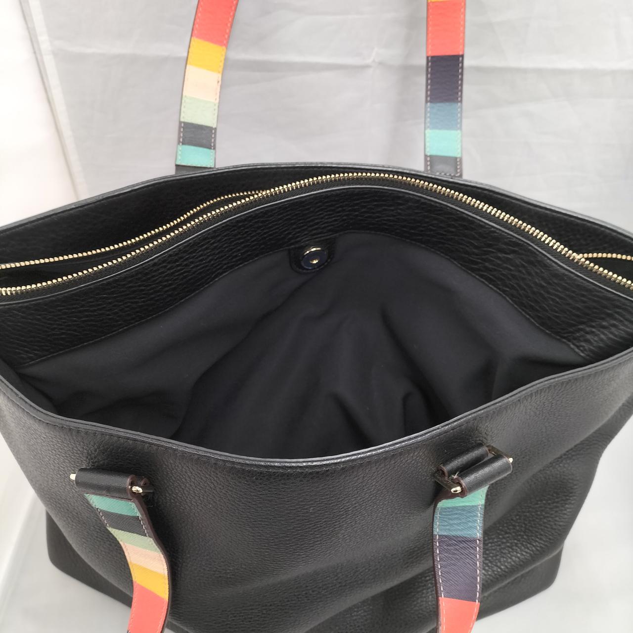 収納場所が3箇所あり荷物の仕分けに便利