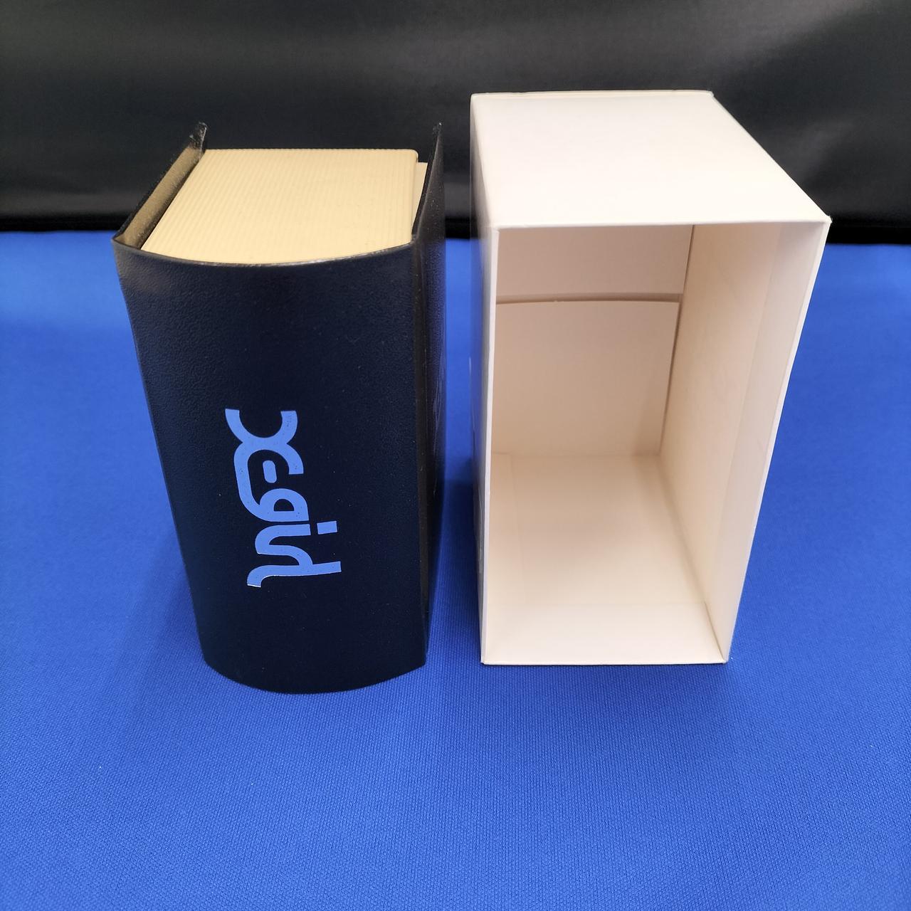 ブック型の箱付き