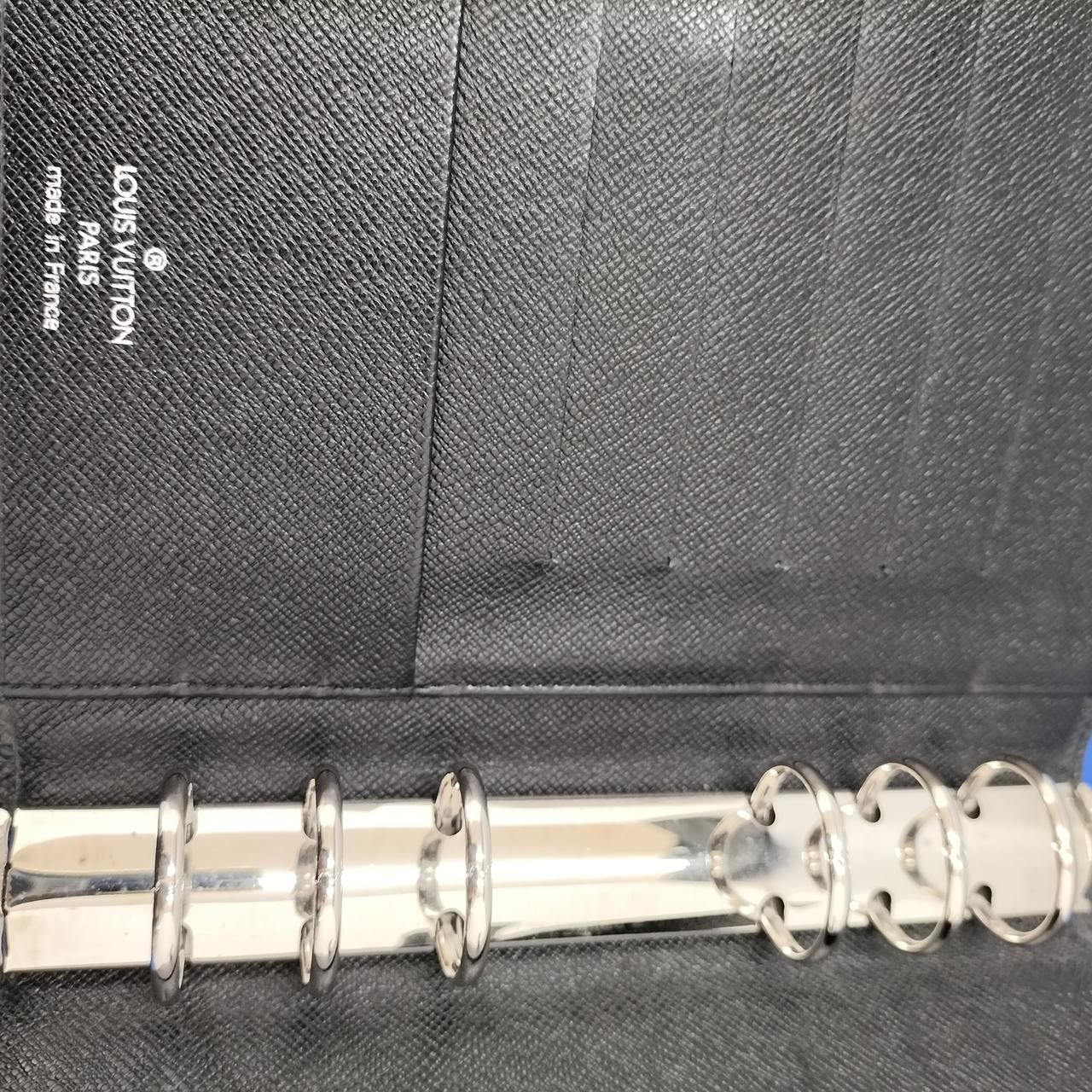 バインダー金具の跡が有ります