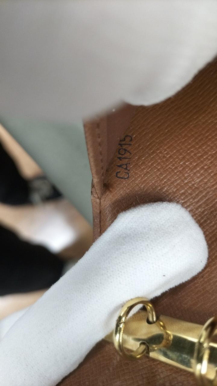 見えにくいですが、シリアル番号です