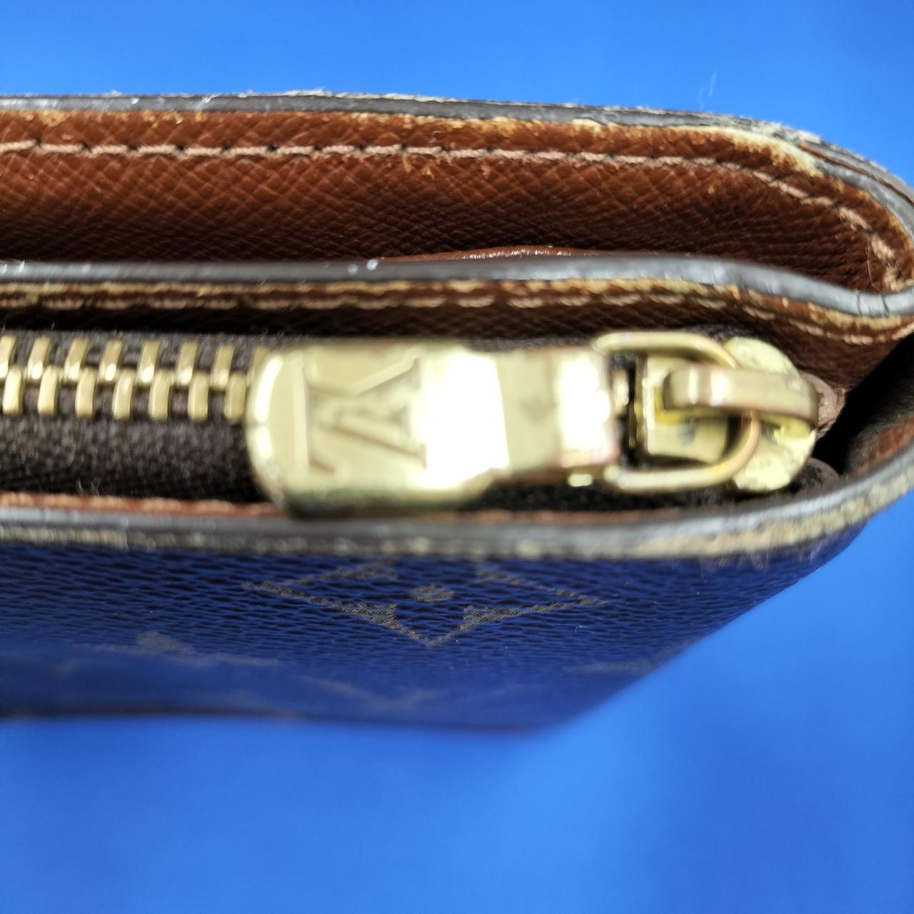 角スレや金具にキズあります