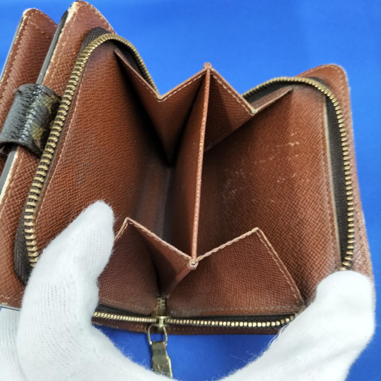 コインケース内側にキズ、汚れ有ります