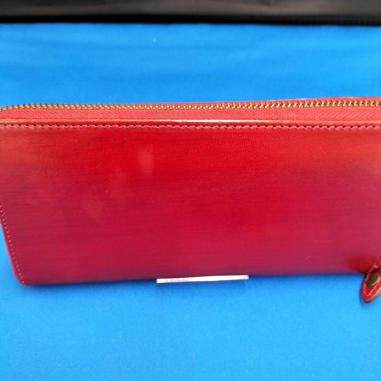 背面に指の跡のような変色有ります