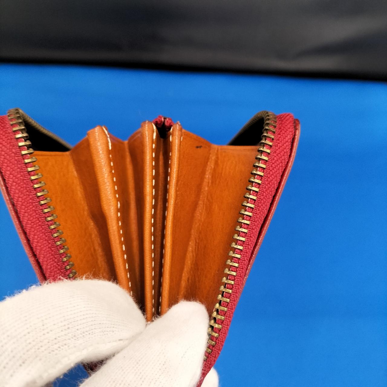 黒い線のような汚れあります