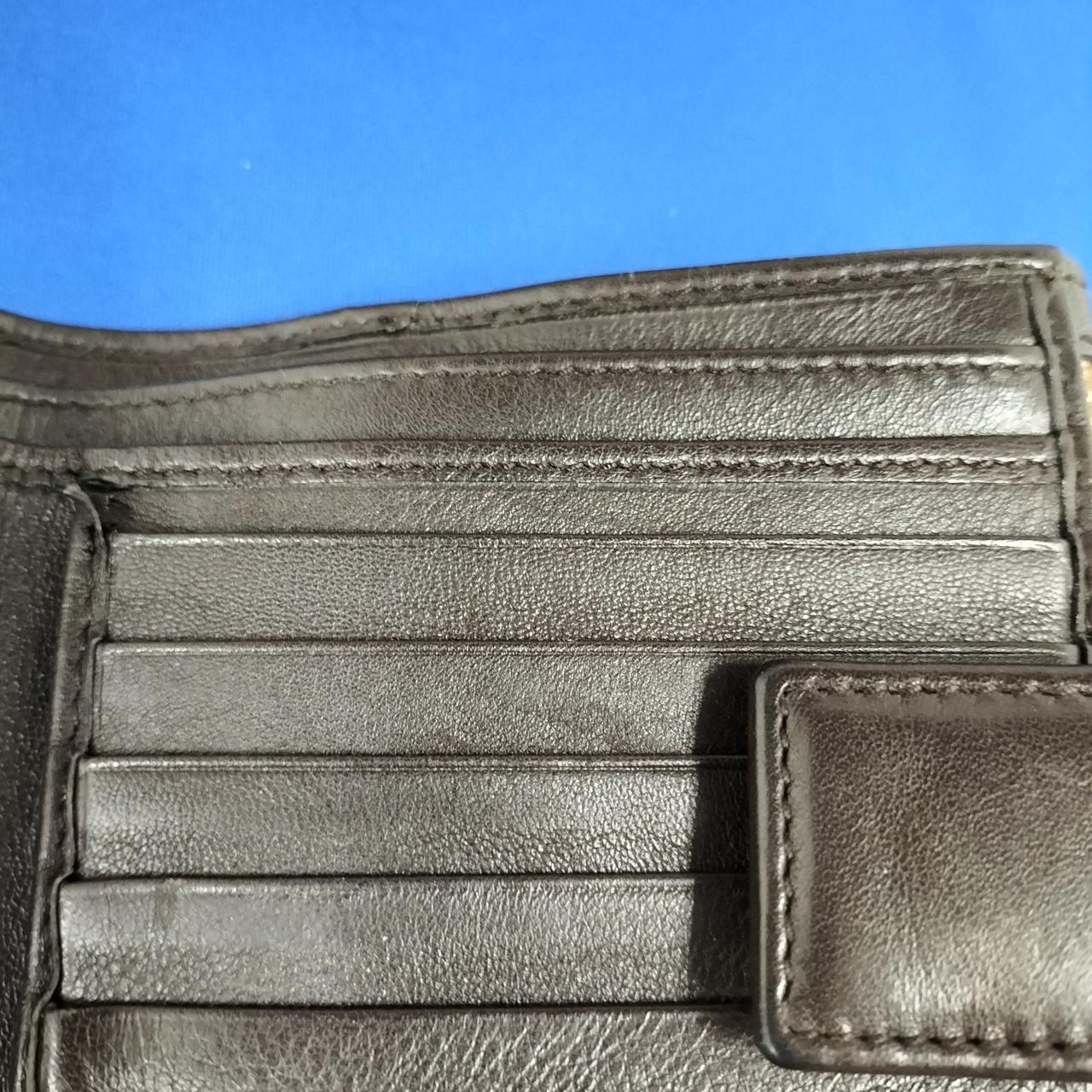 1番上のポケット左側にホツレあります