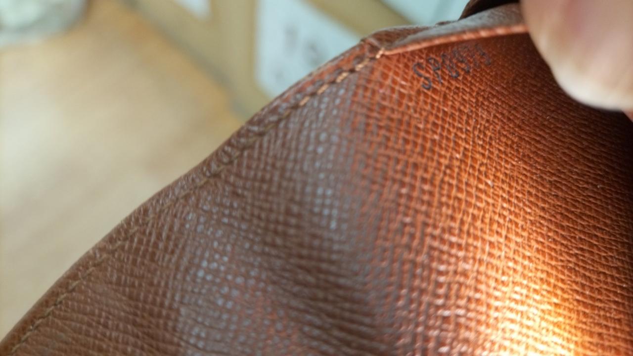 ここにシリアル番号あり