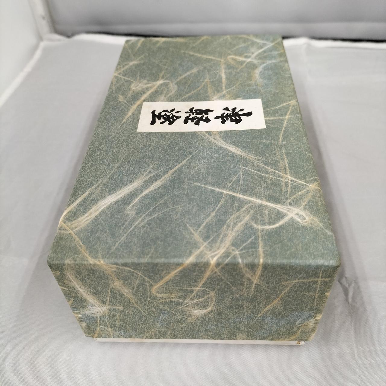 箱に変色汚れ有ります