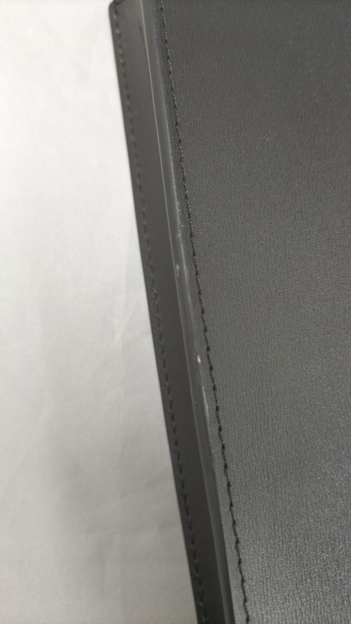 白いシミ有ります