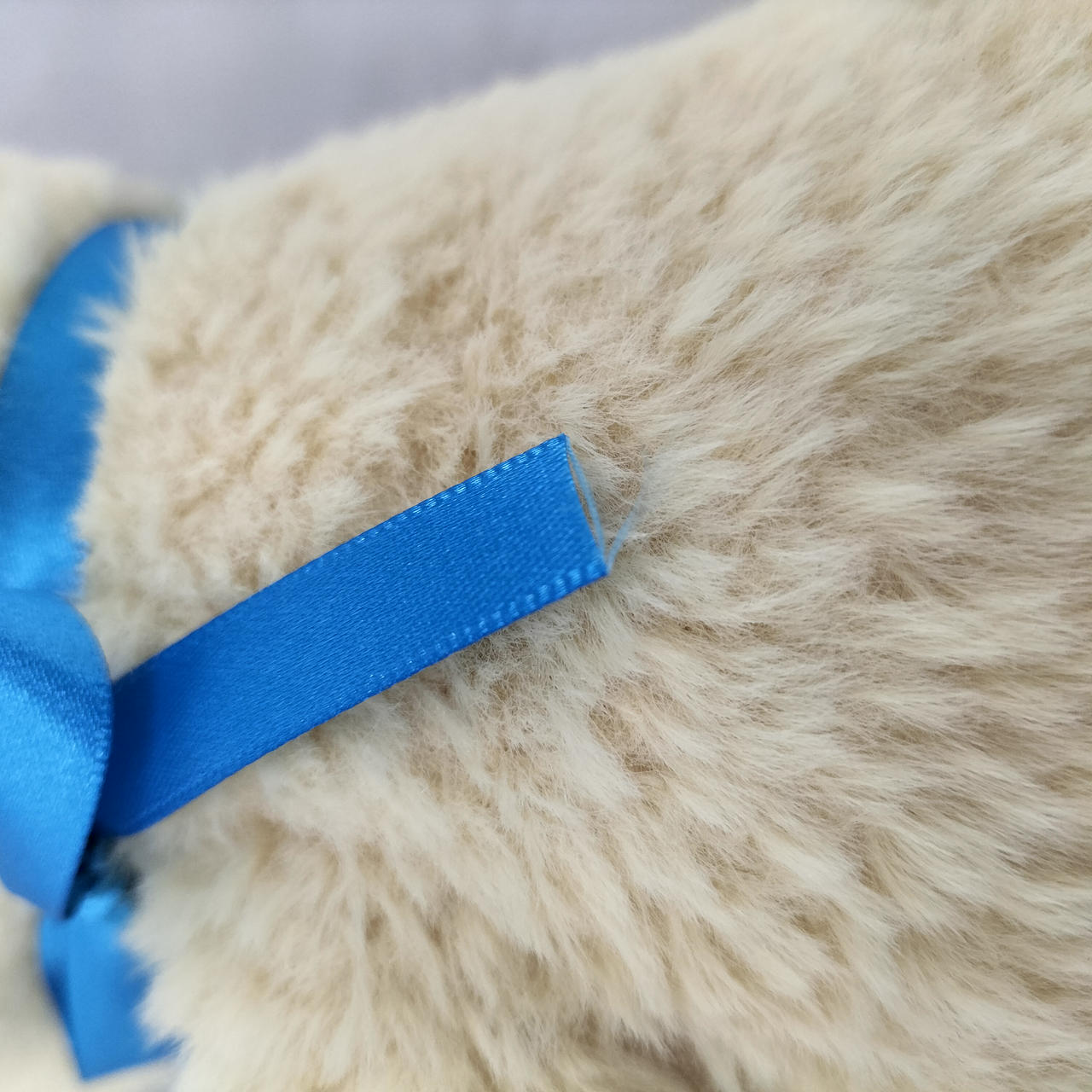 リボンがほつれかけています