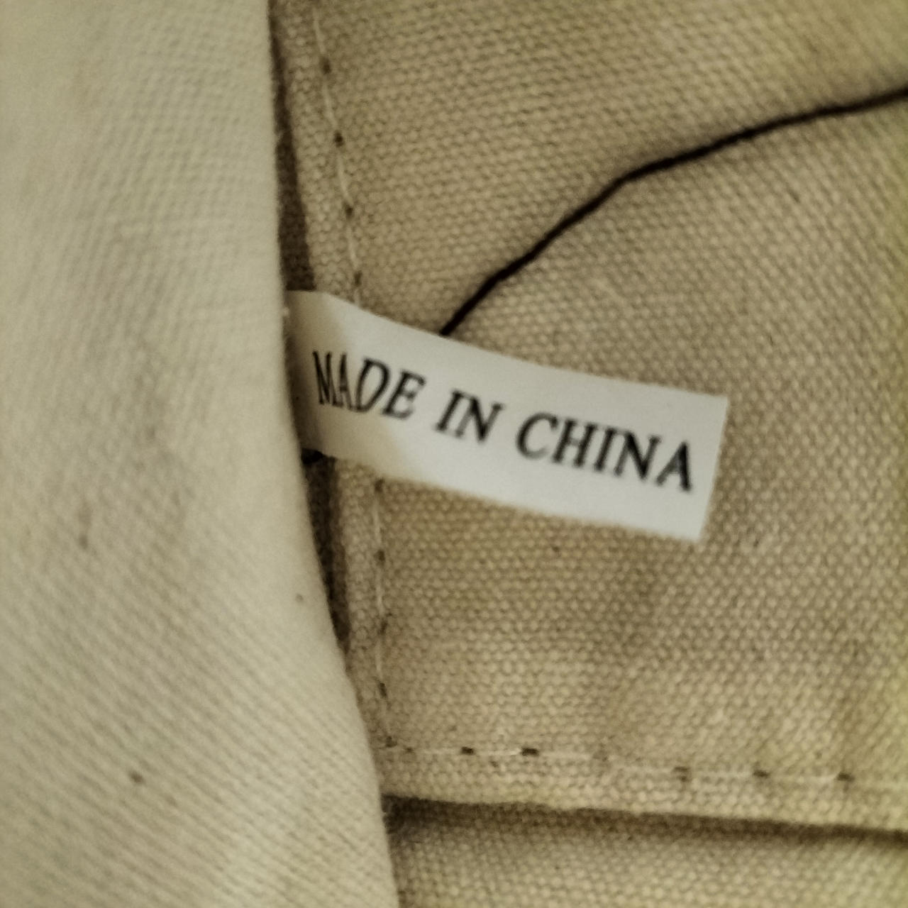 糸のほつれがあります