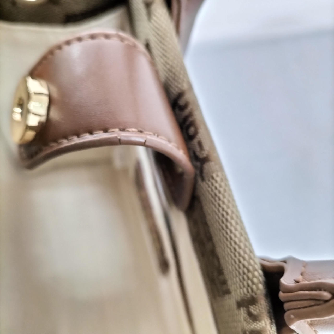 割れてきています