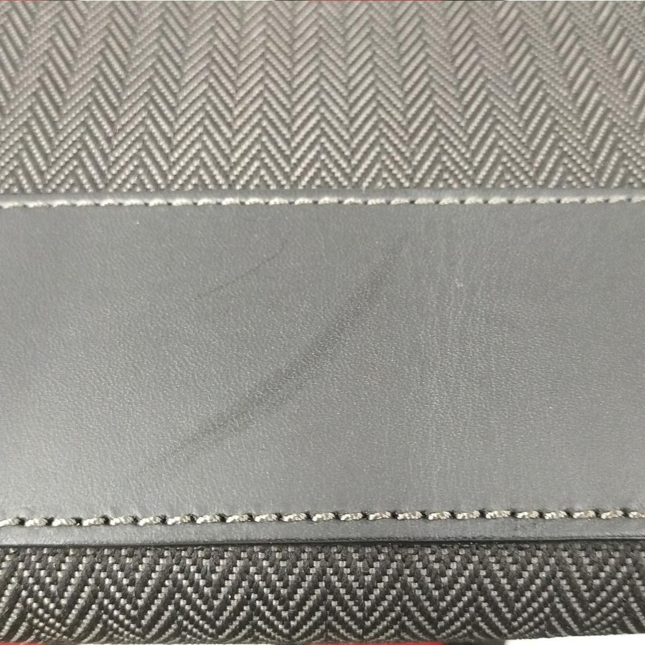 表面に少しあとあります