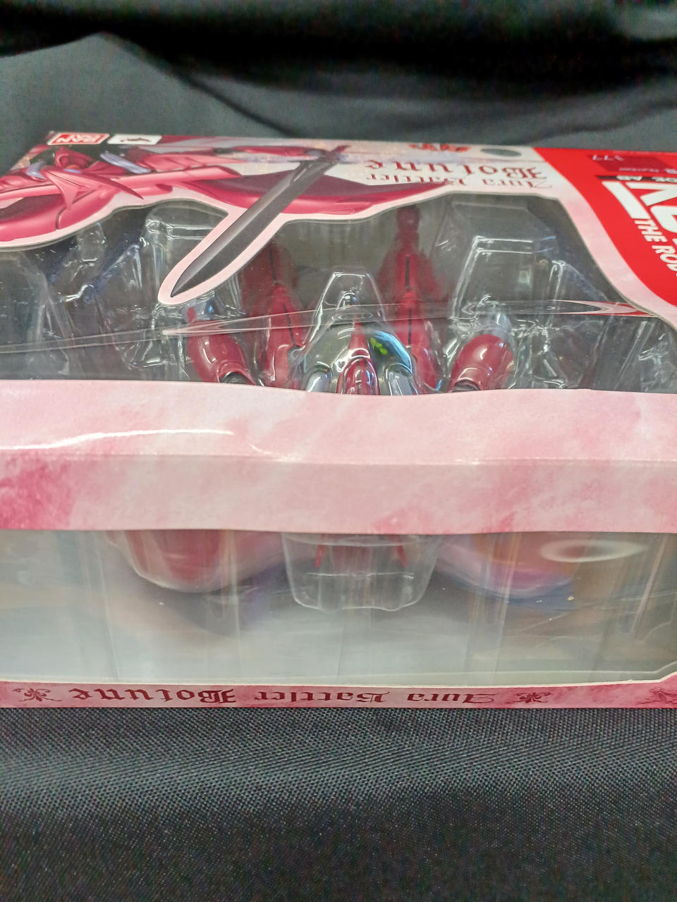 箱上部にゆがみあり