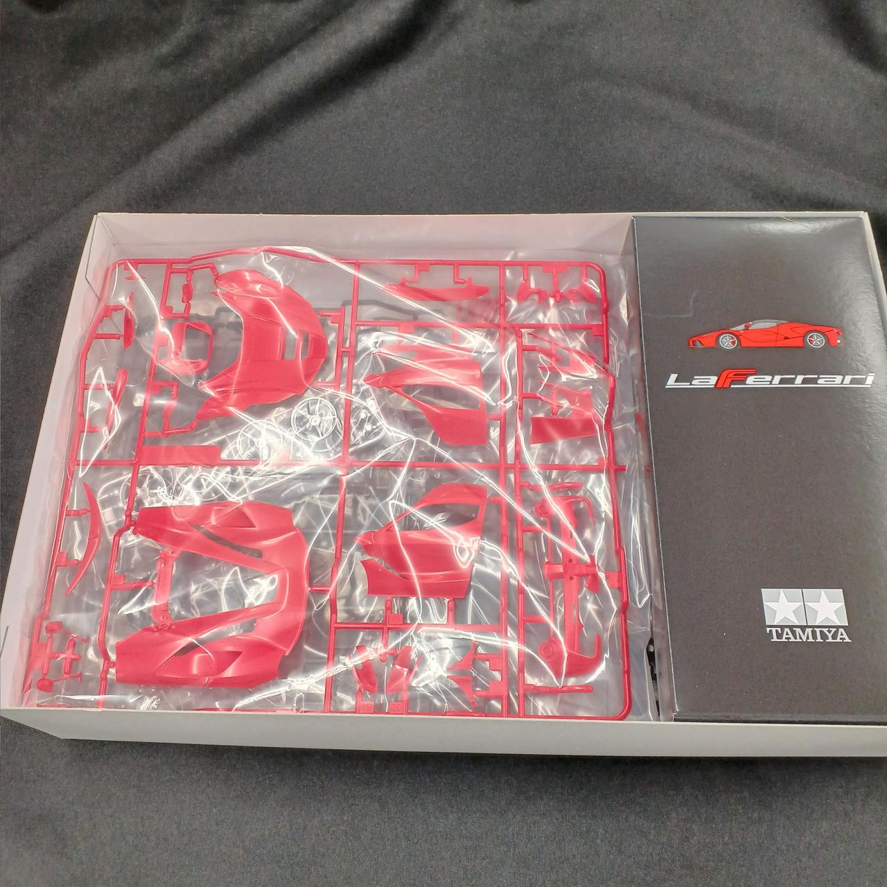 タミヤ ラ・フェラーリ 1/24 フルディスプレイモデル 未組み立て 絶版 タミヤ(TAMIYA)|1/24 ラ・フェラーリ フルディスプレイモデル