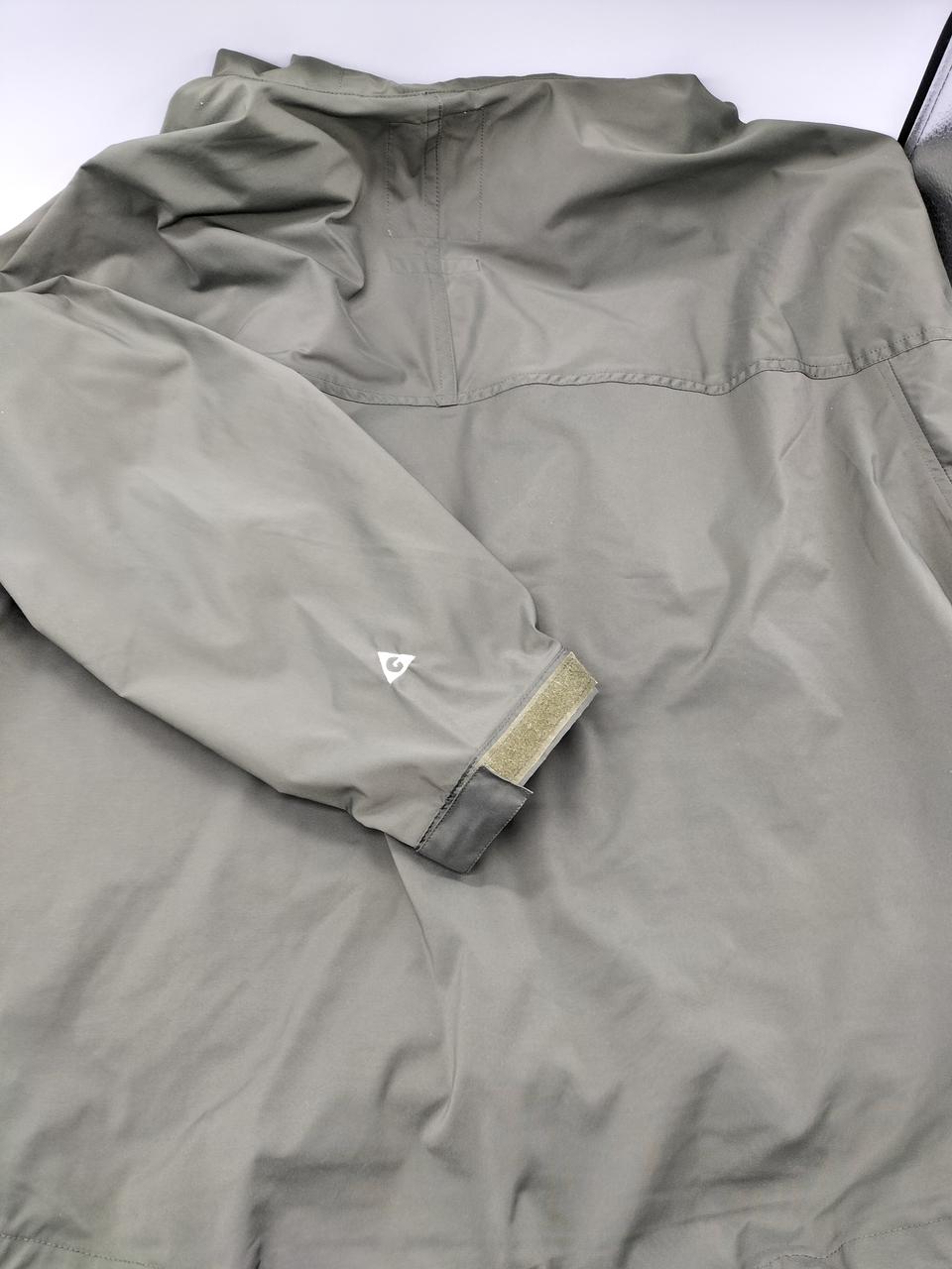 左袖にロゴポイント