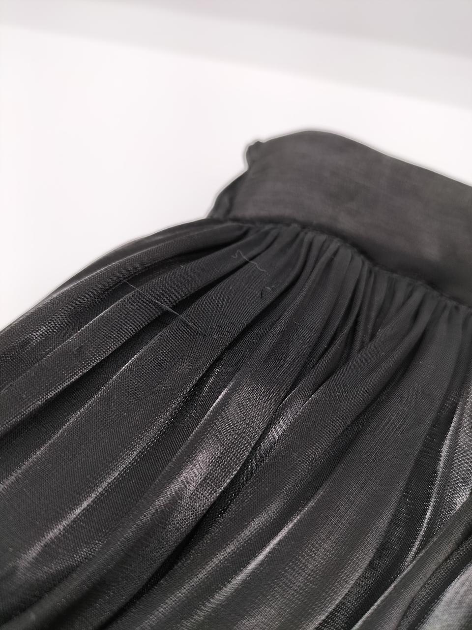 ウエスト下に糸つれあり