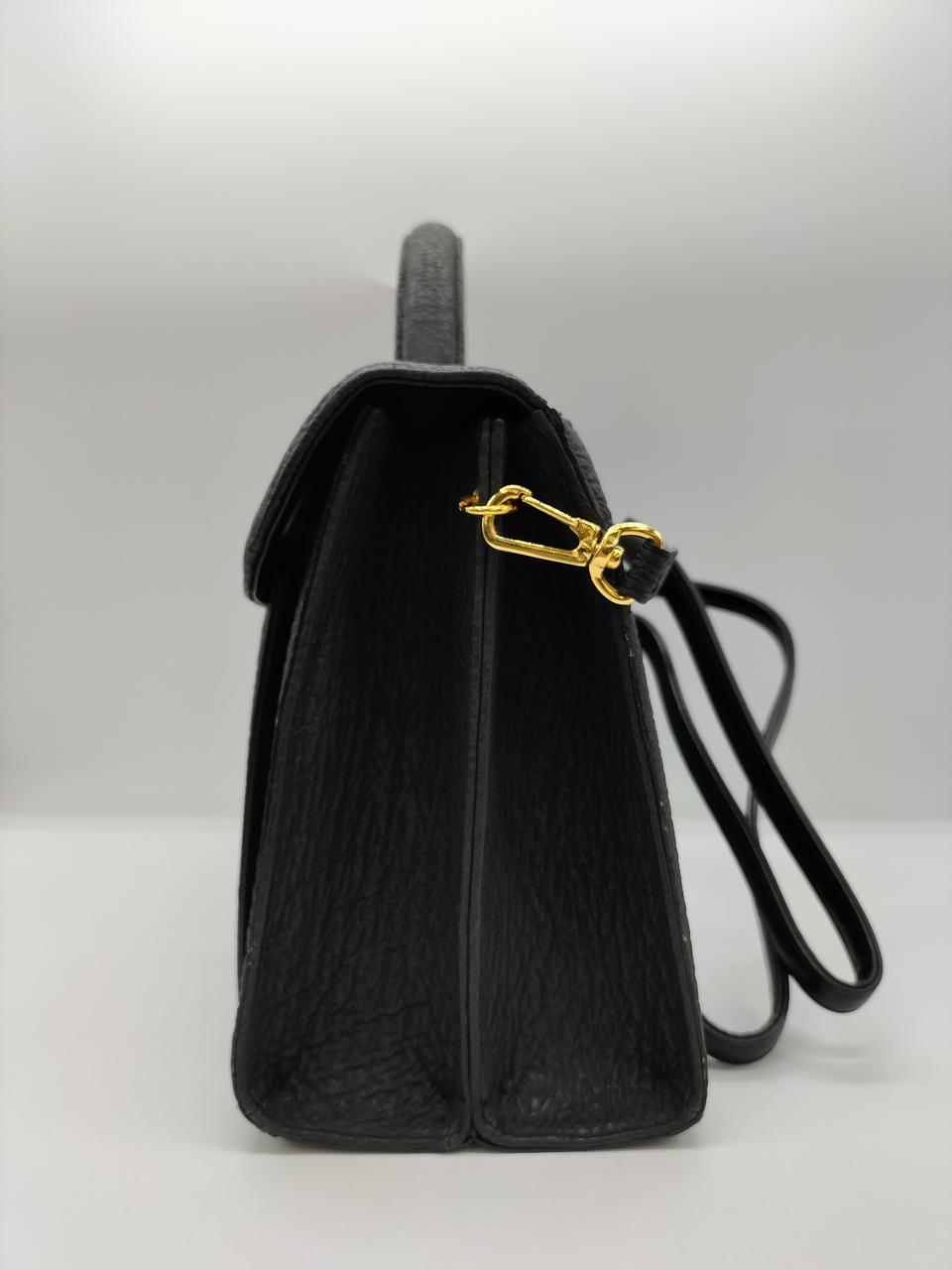 ストラップの全長約110cm