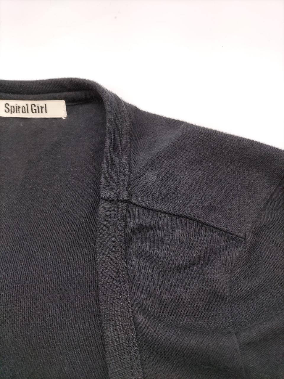 両肩白く汚れが見えます