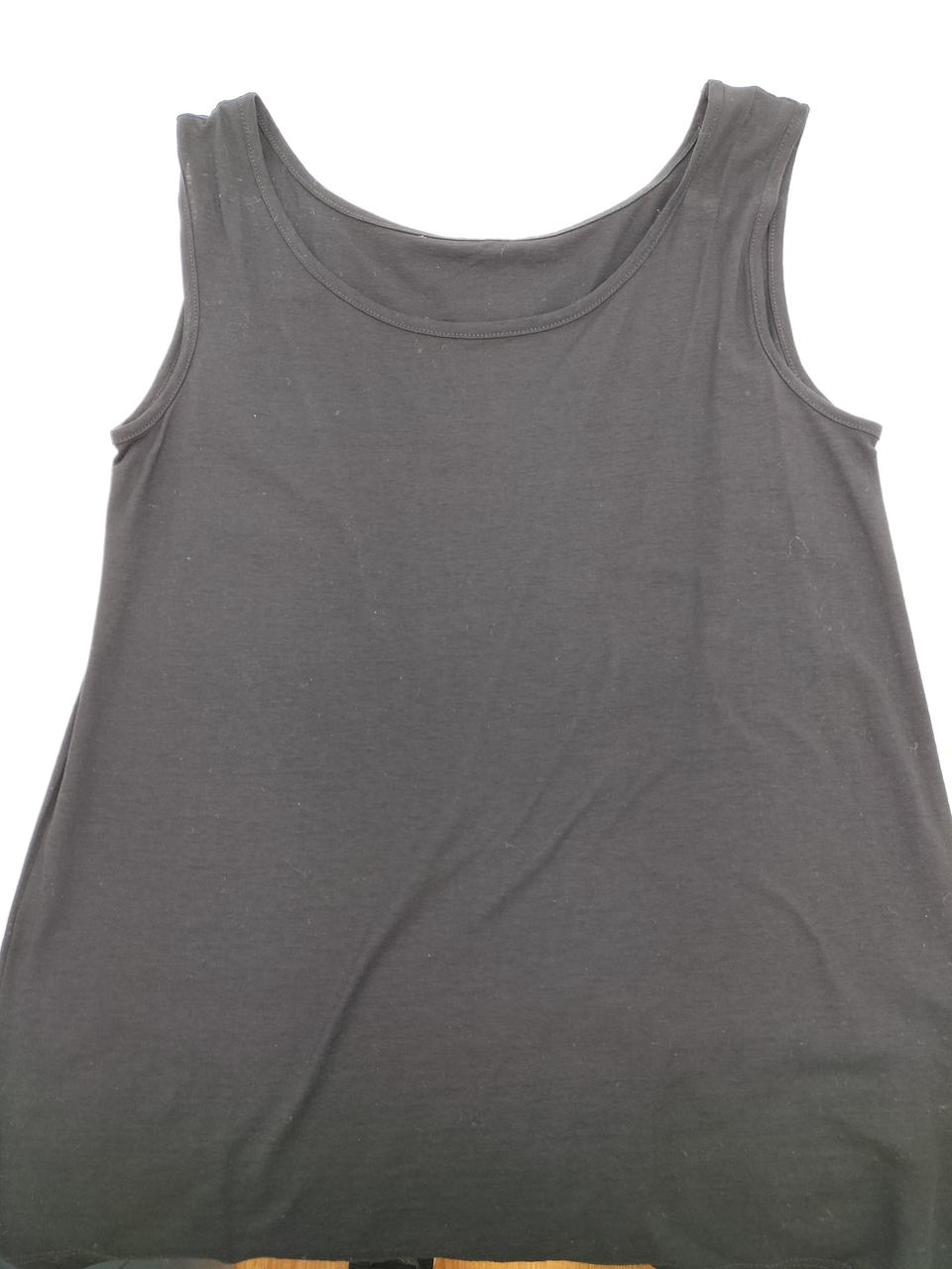 タンクトップは無地