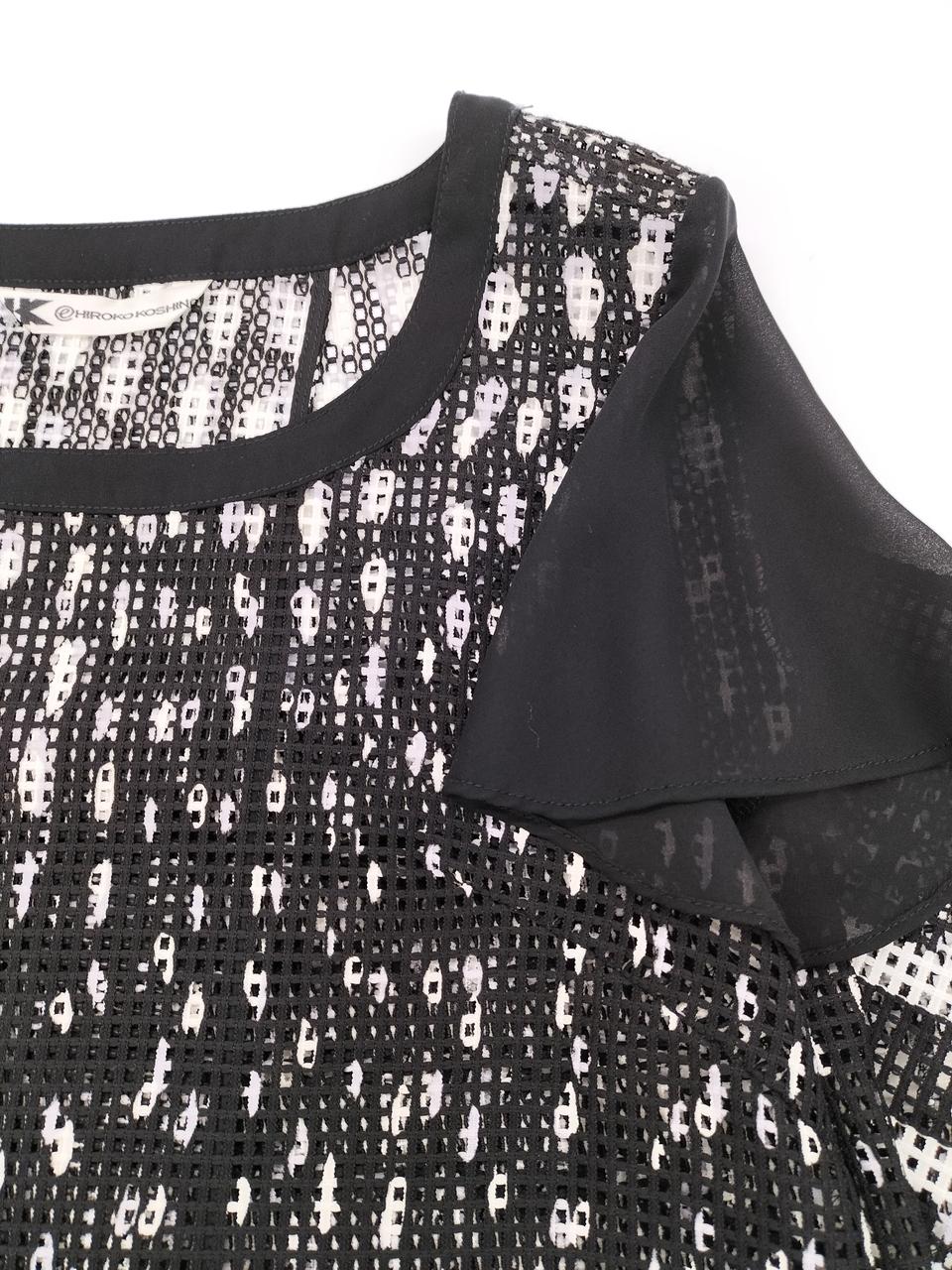 袖はシフォンになってます