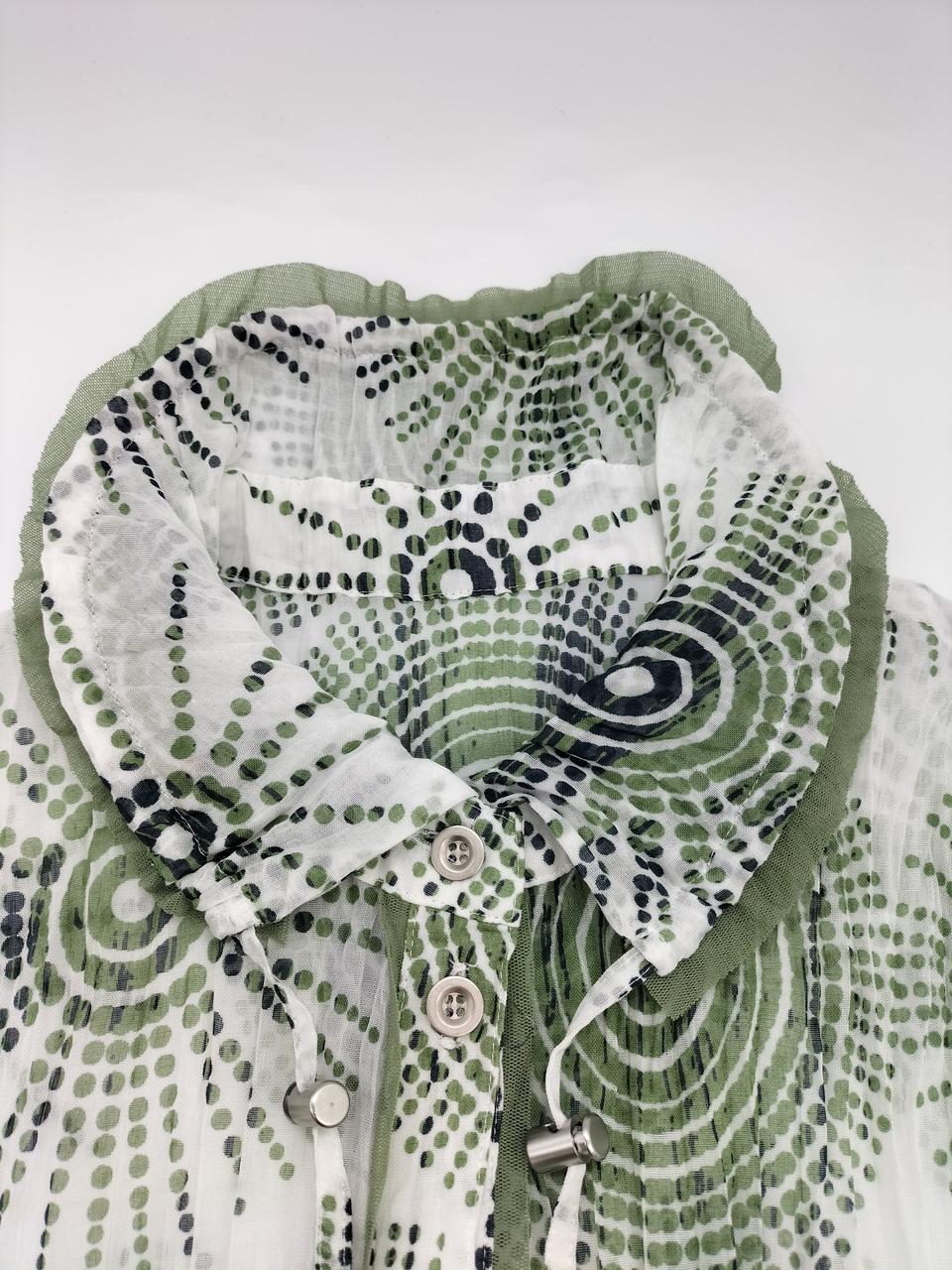 襟をギャザーを寄せて立てることもできます