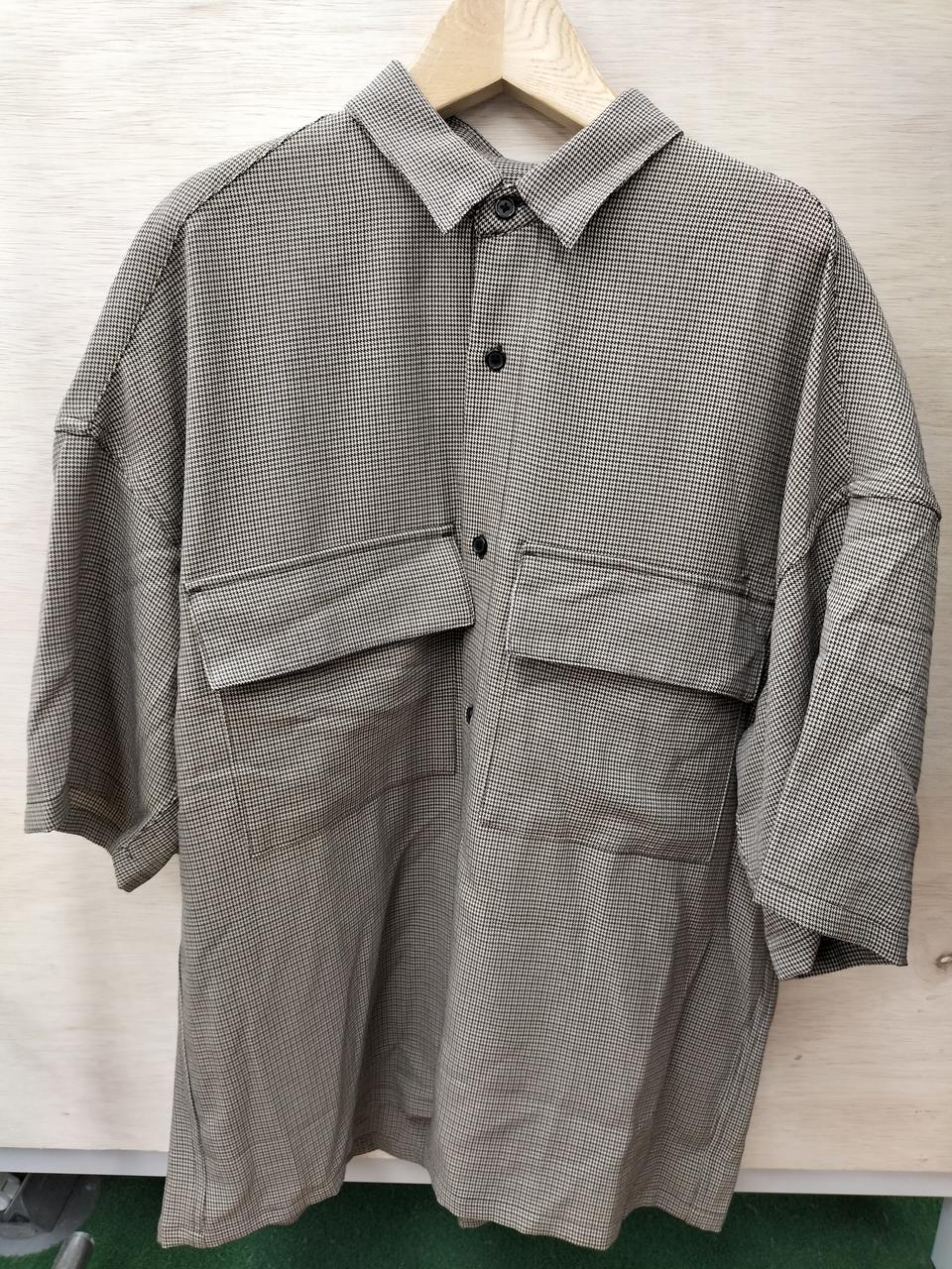 両胸に大きなポケットあり