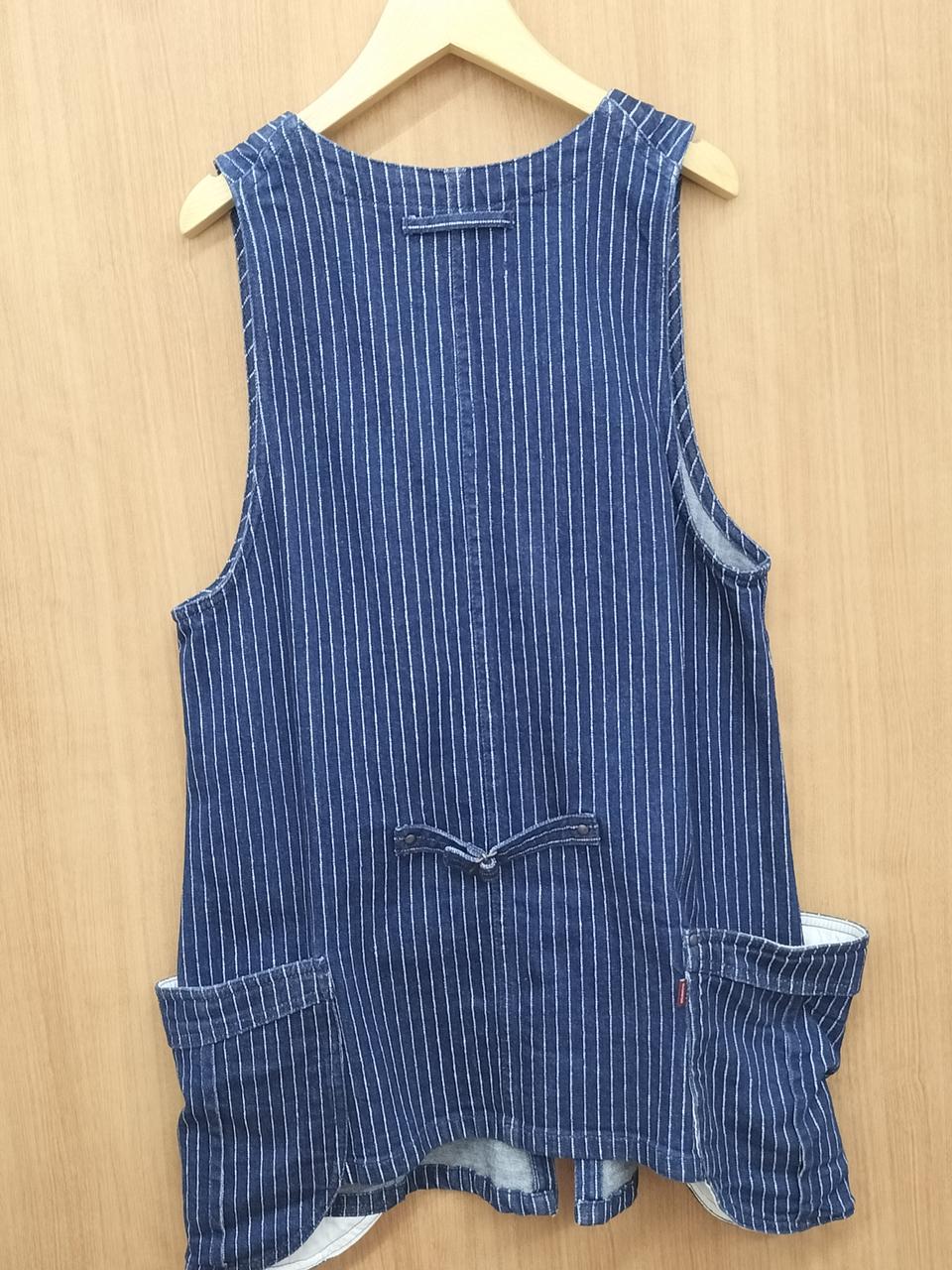 裾のめくれあり