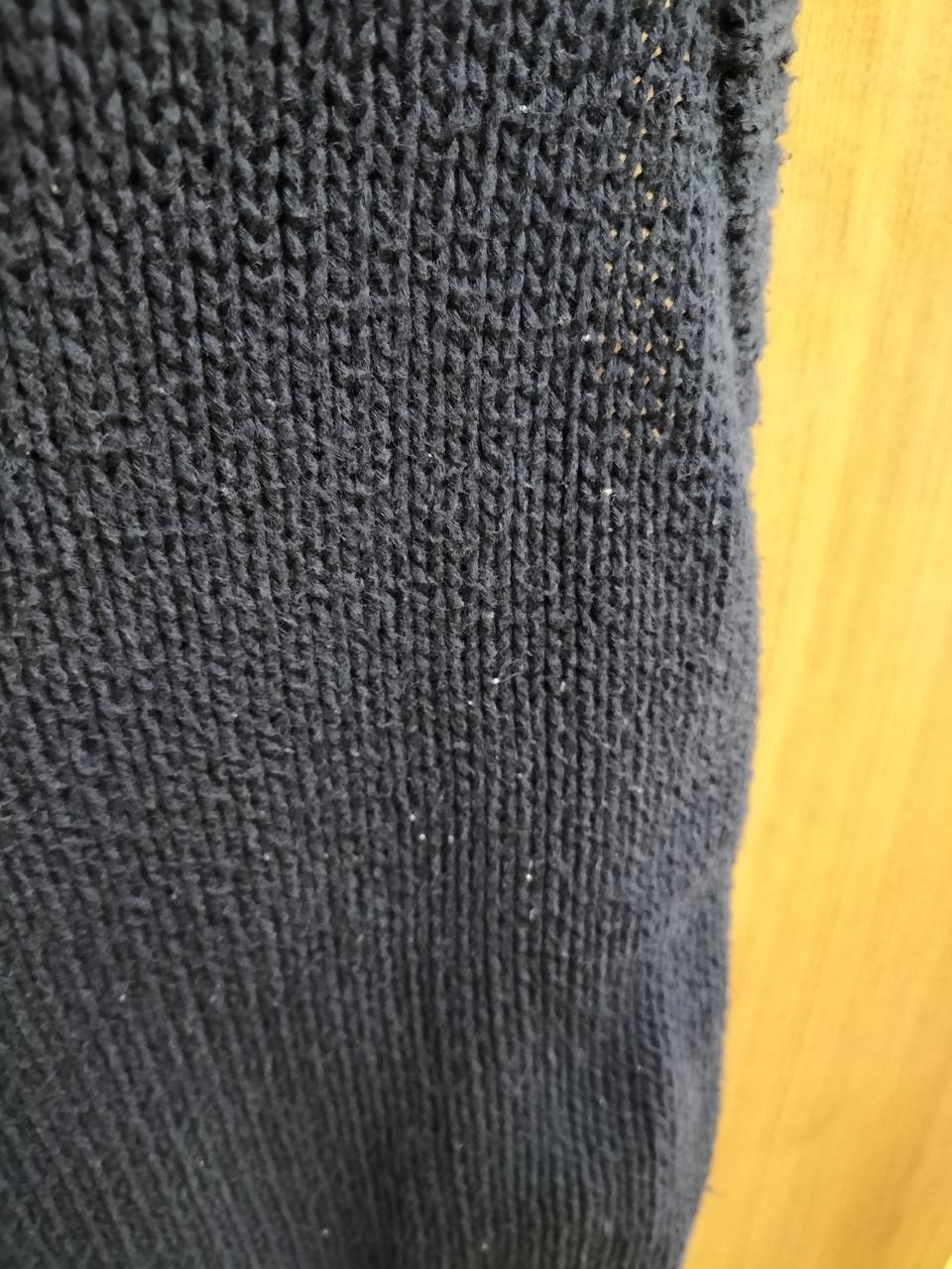 小さな毛玉が点在しています