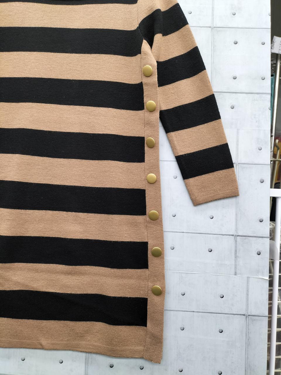 左サイドのボタンがオシャレなポイントです