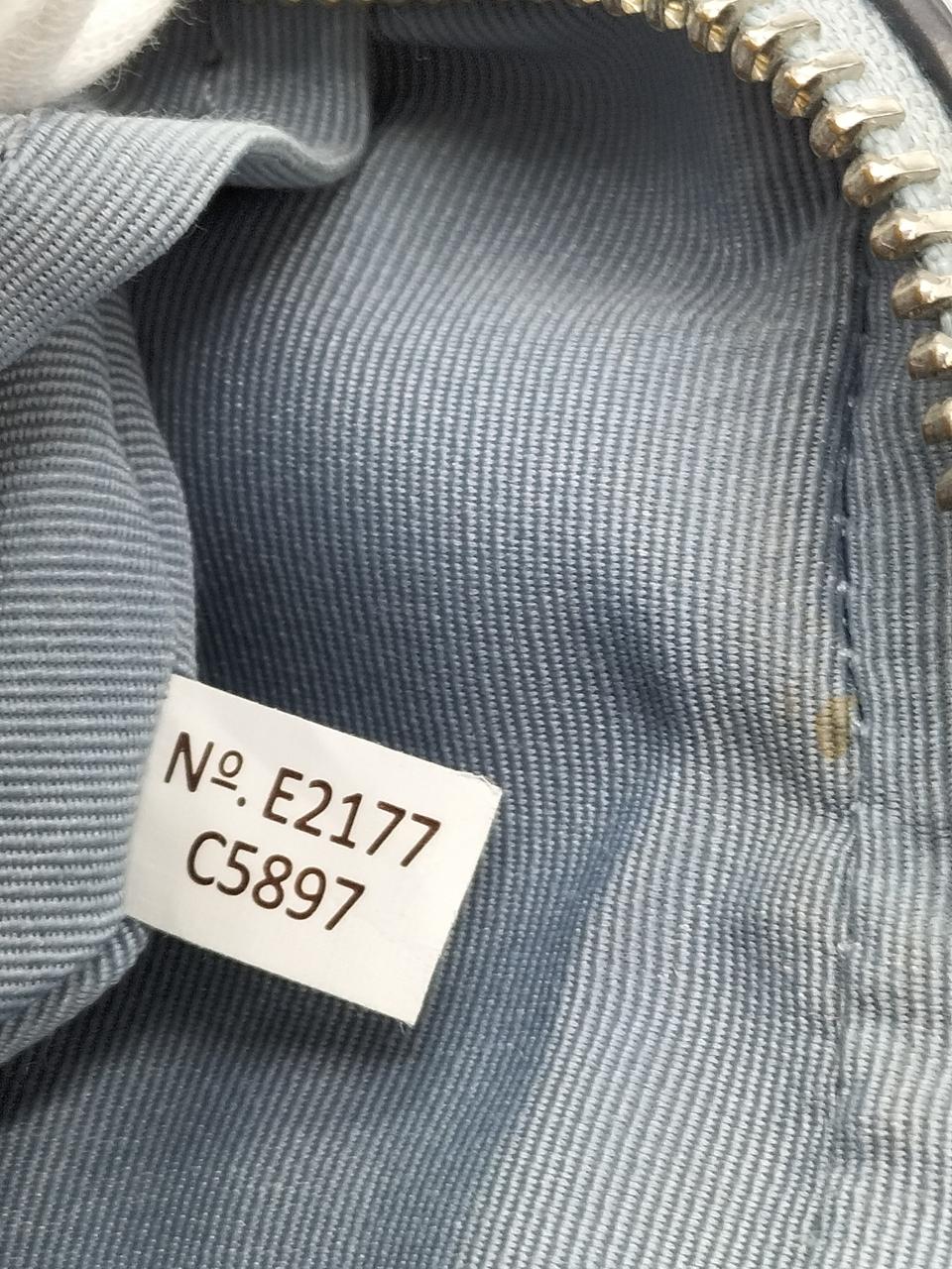 内側にもシミが見えます