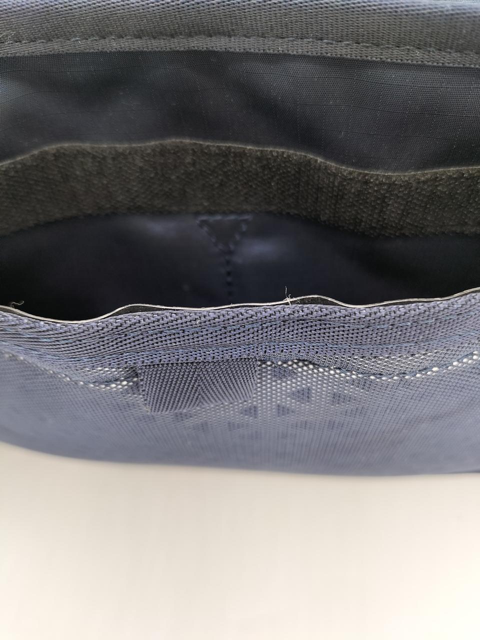 後ろポケットはマジックテープとめタイプ