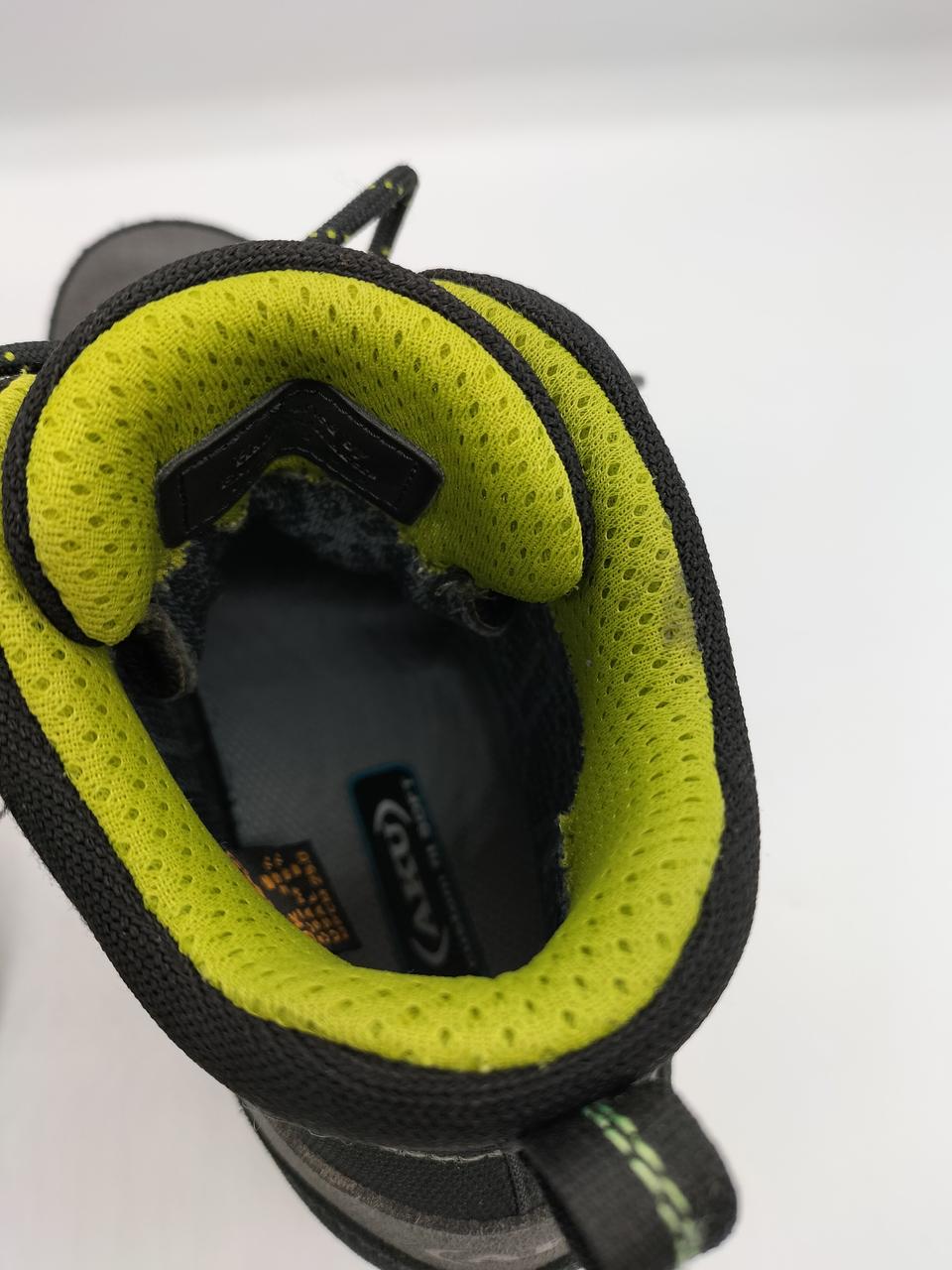 履き口に汚れあり