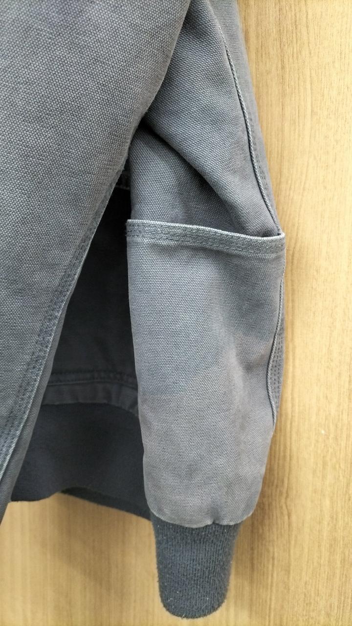 左側面下部ポケット赤く変色あり