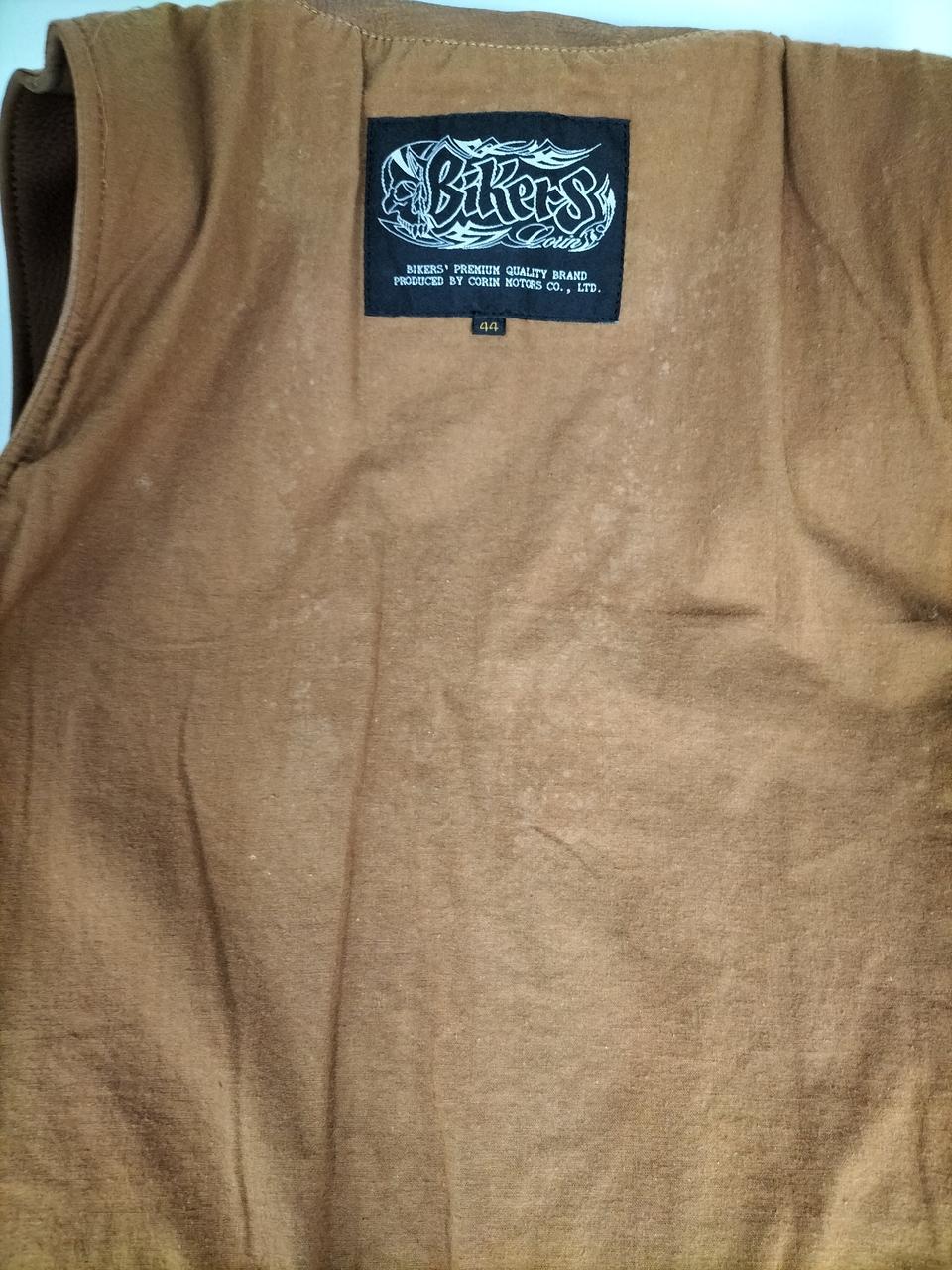 裏地全体に汚れあります