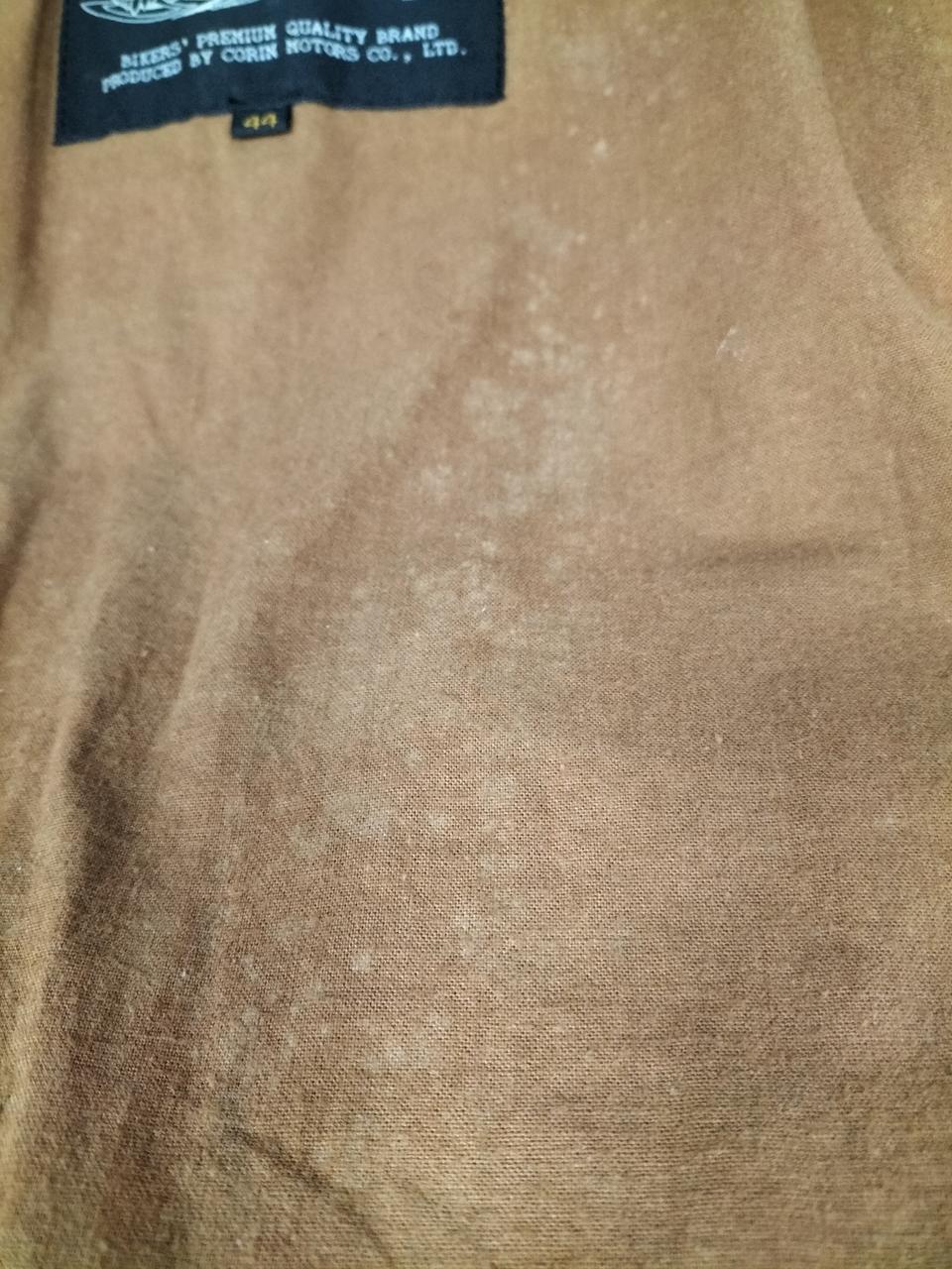 白く点々とした汚れです